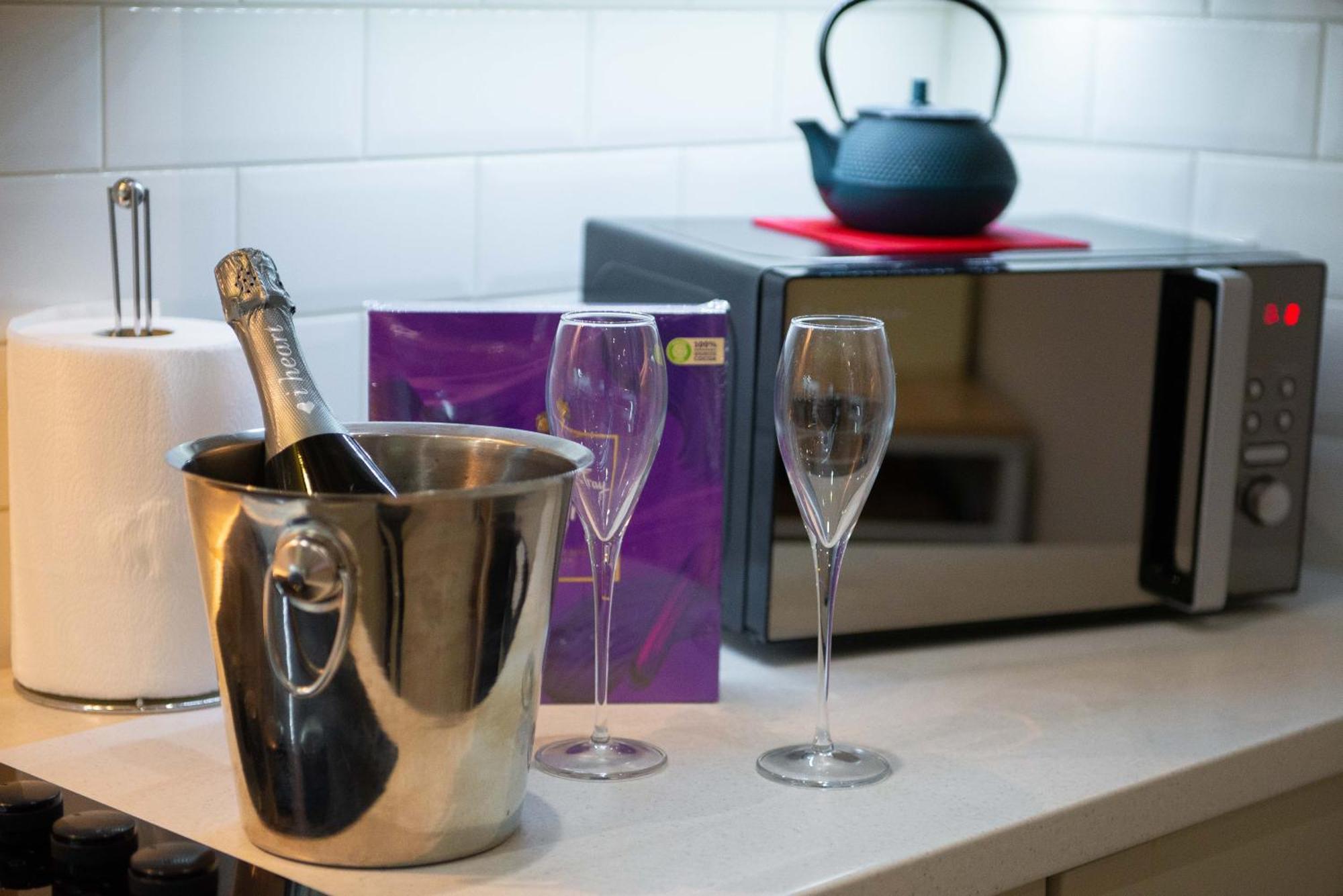 Stylish Townhouse, Work Desk, Fast Wi-Fi, Sleeps 6 Stamford Exterior foto